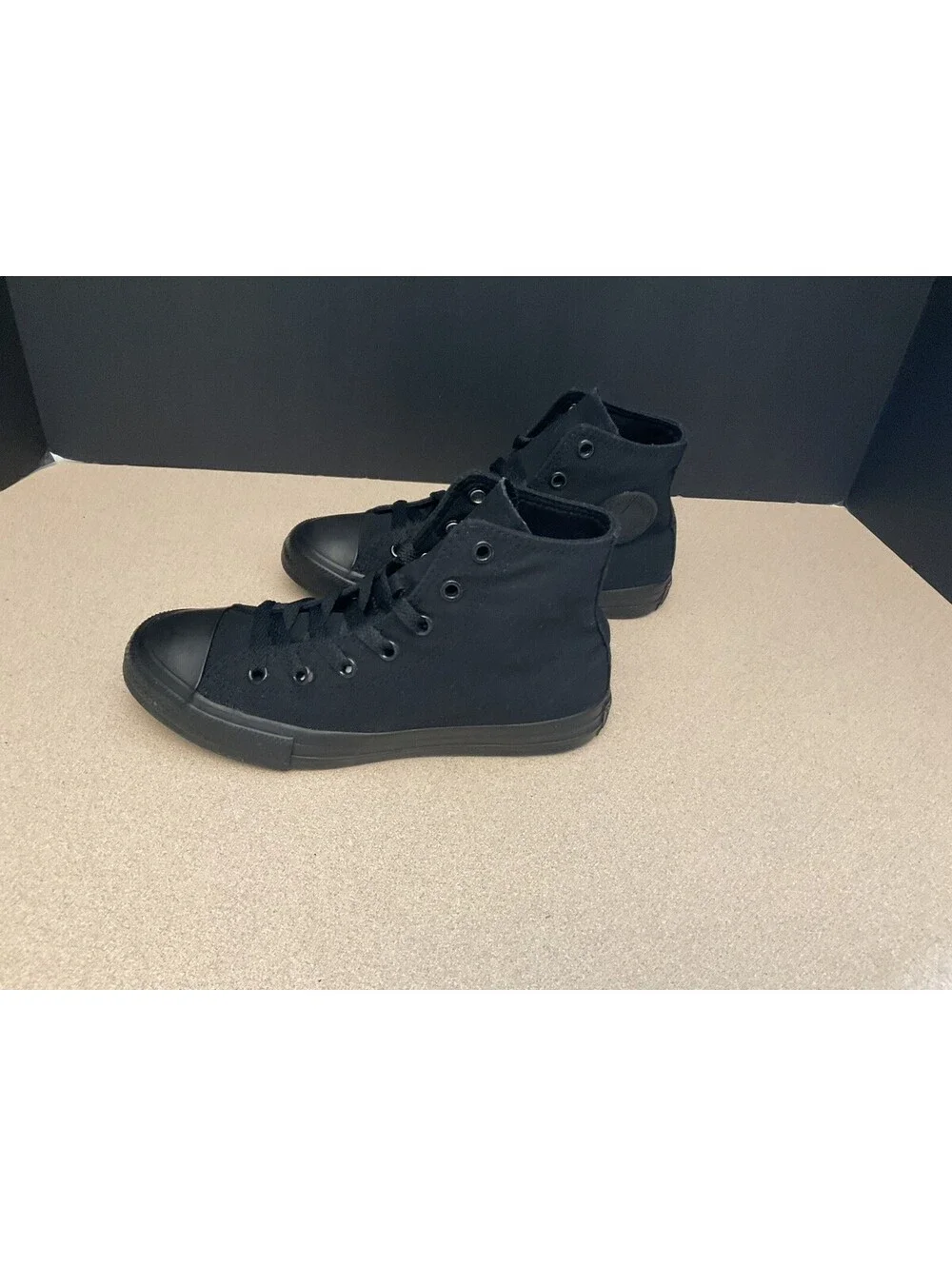 New! Youth’s Kids Converse Chuck Taylor All Star High Black Shoes. Size 2Y. Nice
